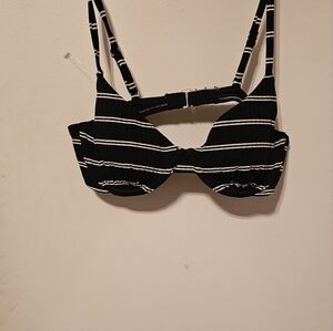 Woman's New Swimwear‎ Brand: Shade Shore Size: 34 B